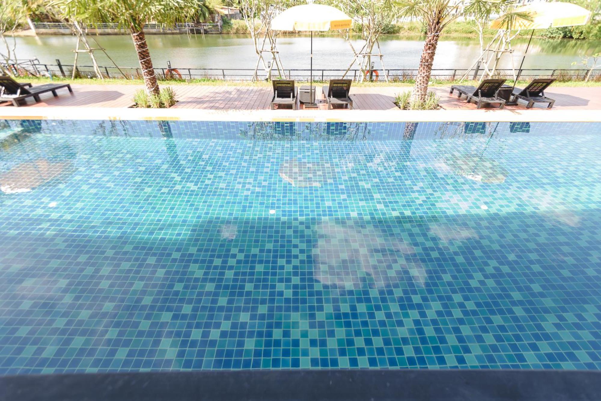 Phuengluang Riverside Hotel Chanthaburi Esterno foto
