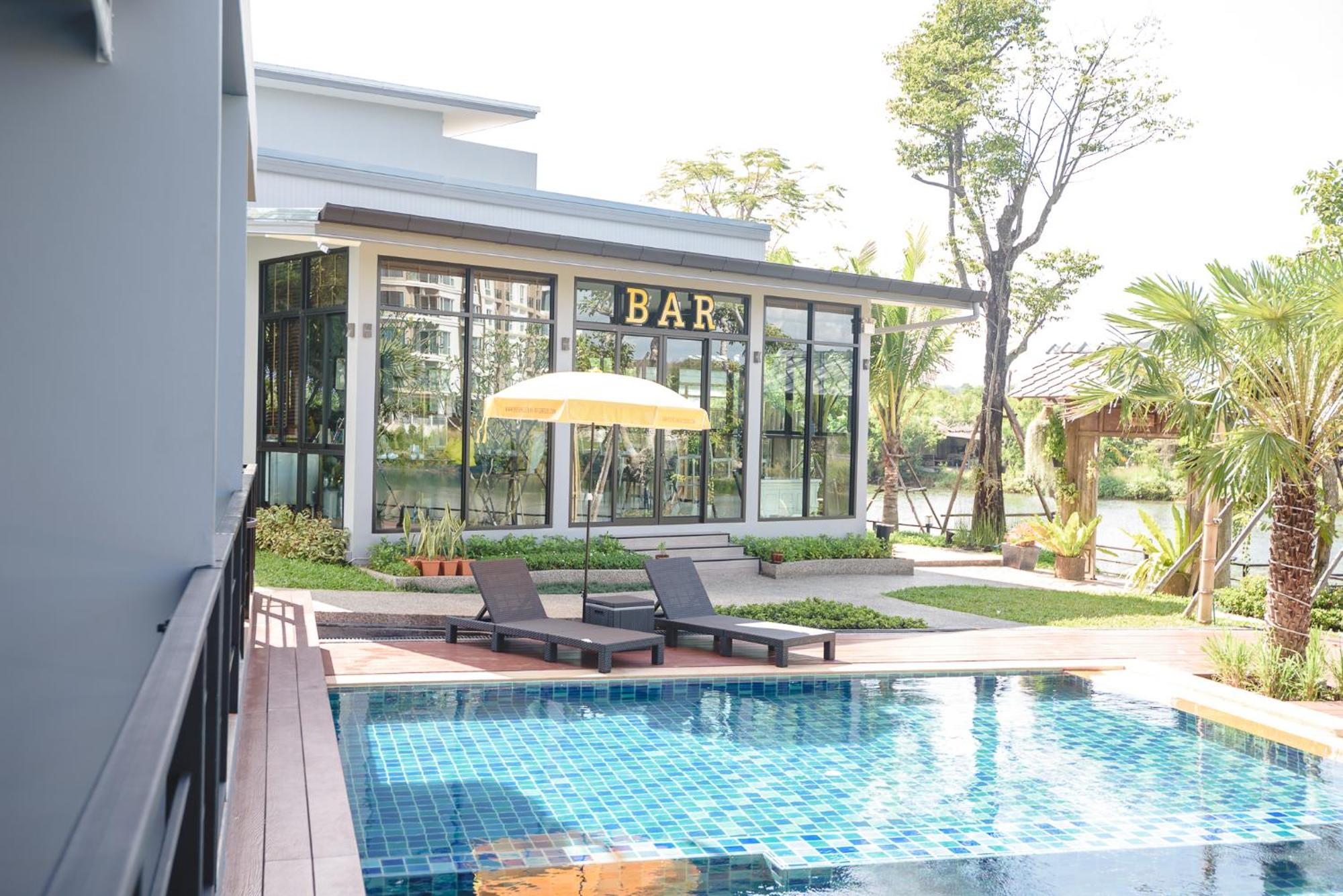 Phuengluang Riverside Hotel Chanthaburi Esterno foto