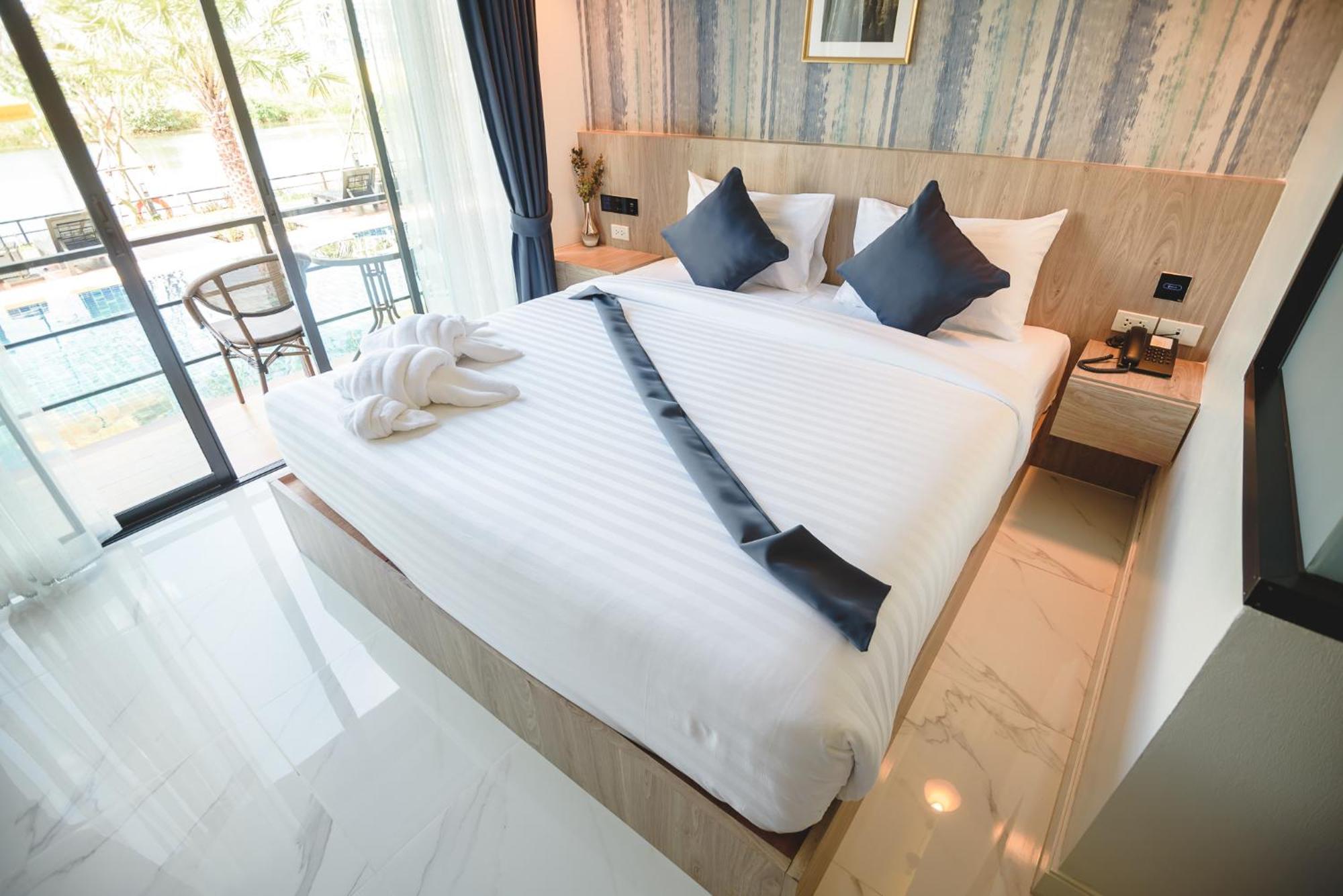 Phuengluang Riverside Hotel Chanthaburi Esterno foto