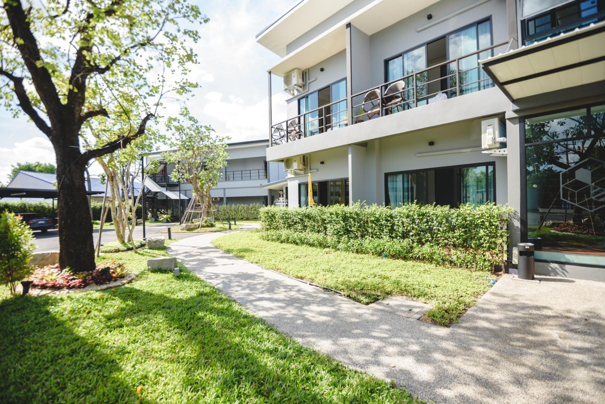 Phuengluang Riverside Hotel Chanthaburi Esterno foto