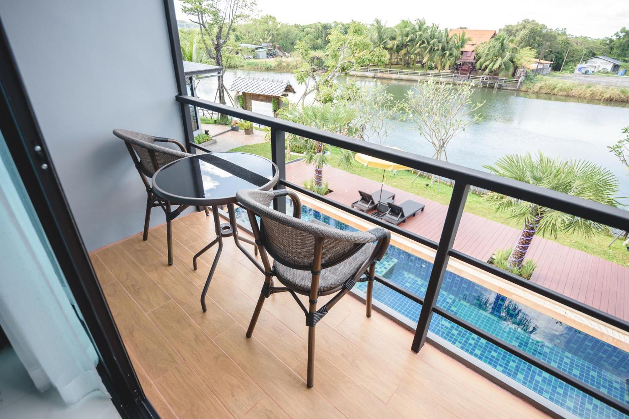 Phuengluang Riverside Hotel Chanthaburi Esterno foto