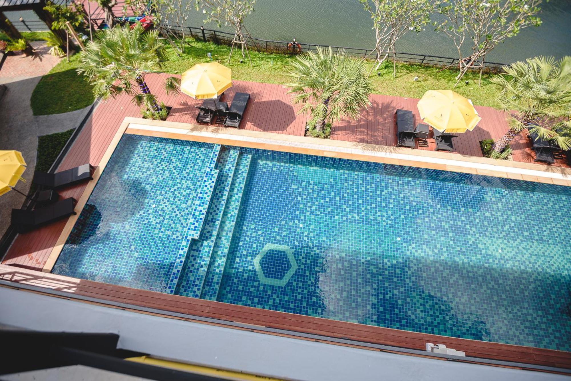Phuengluang Riverside Hotel Chanthaburi Esterno foto