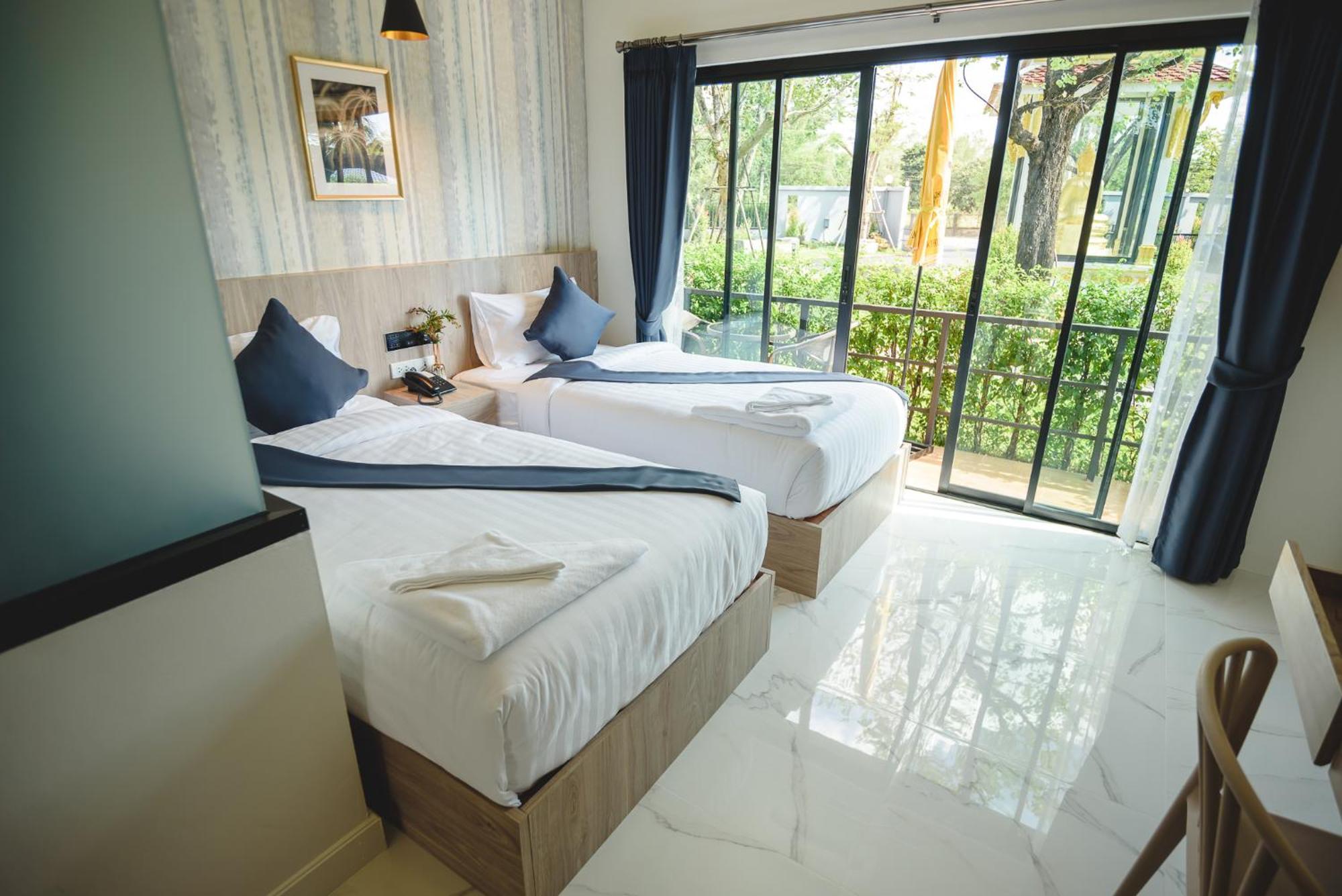 Phuengluang Riverside Hotel Chanthaburi Esterno foto